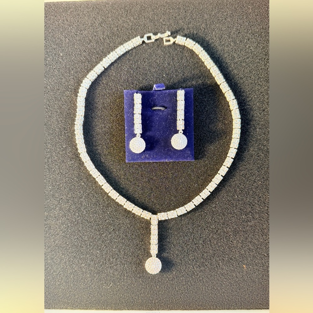 Elegant white Necklace and Earring Set